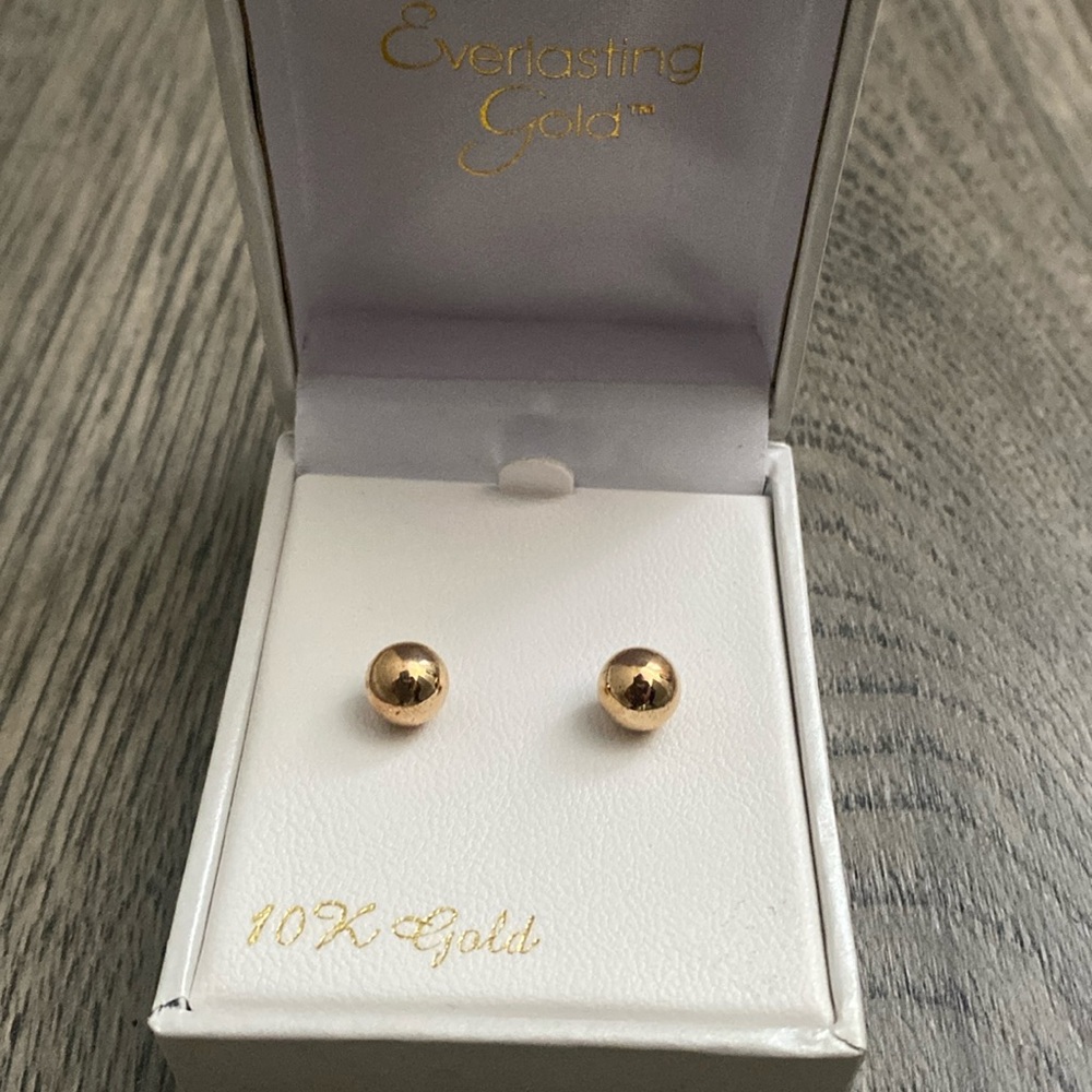 10k Gold Studs